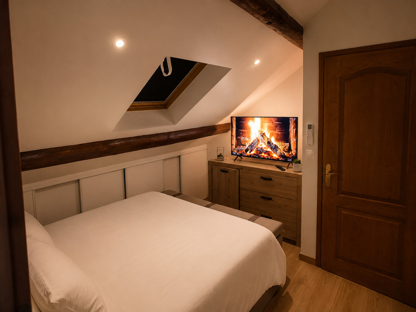 Chambre double climatisée avec télévision — maison de vacances à Bruyères-le-Châtel