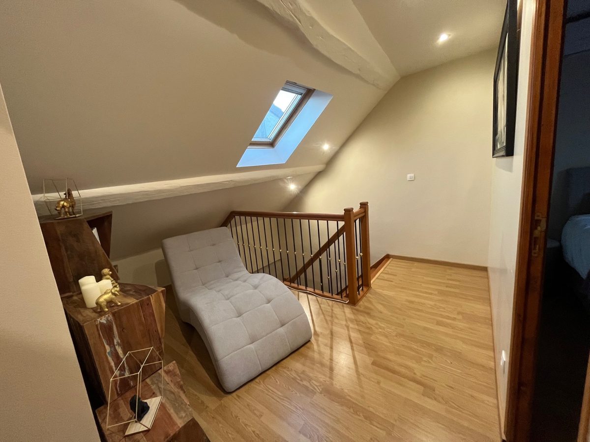 Coin lecture cosy au second étage — maison de vacances en Essonne