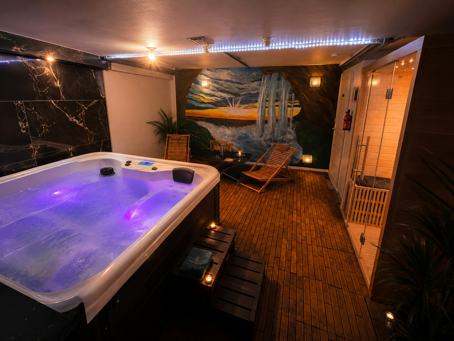 Jacuzzi 4 places et sauna à pierre chaude privatifs — spa de la location La Maison du Bonheur à Bruyères-le-Châtel, Essonne